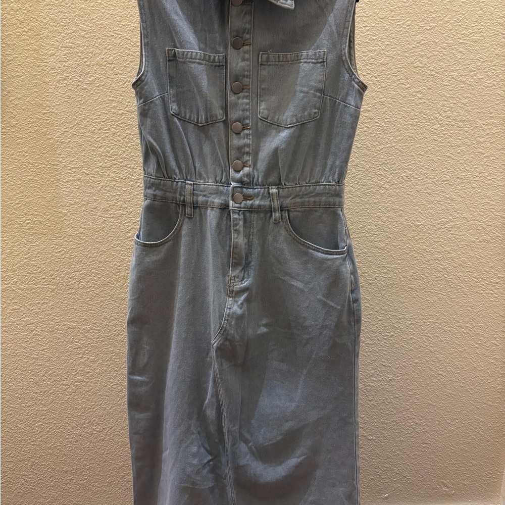 Stylish light wash Sleeveless Denim Dress